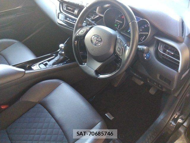 Toyota C-HR 2017-05 6903205-1