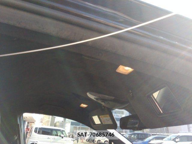 Toyota C-HR 2017-05 6903205-21