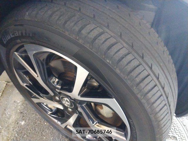 Toyota C-HR 2017-05 6903205-28