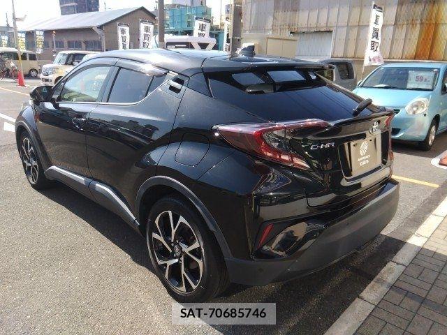 Toyota C-HR 2017-05 6903205-6