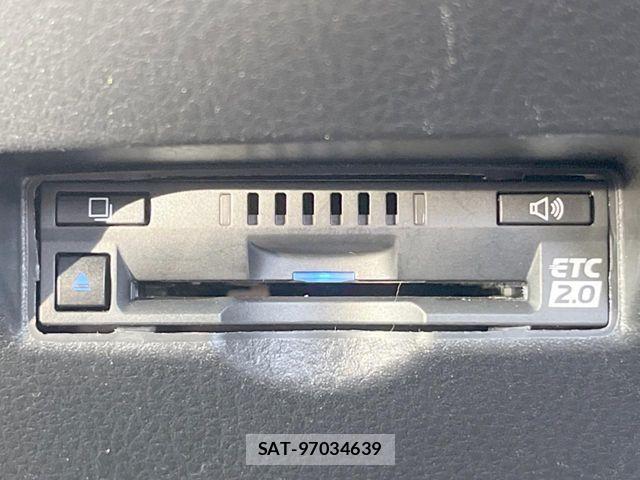 Toyota C-HR 2019-11 6903183-7