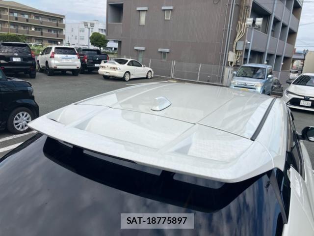 Toyota C-HR 2021-07 6903182-9