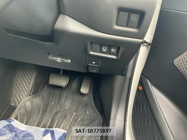 Toyota C-HR 2021-07 6903182-13