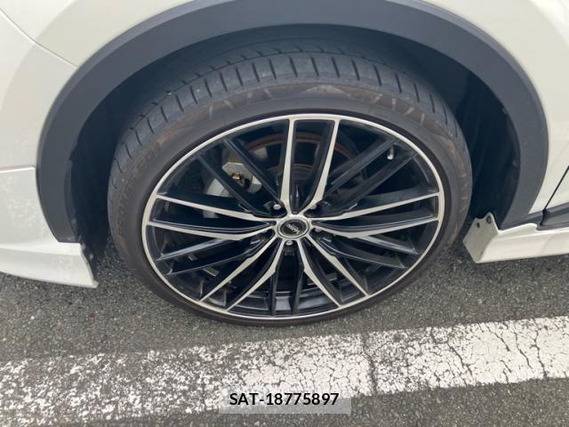 Toyota C-HR 2021-07 6903182-3