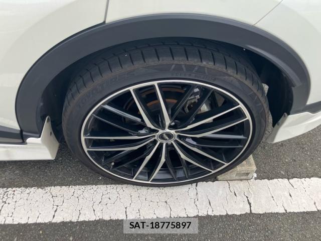 Toyota C-HR 2021-07 6903182-5