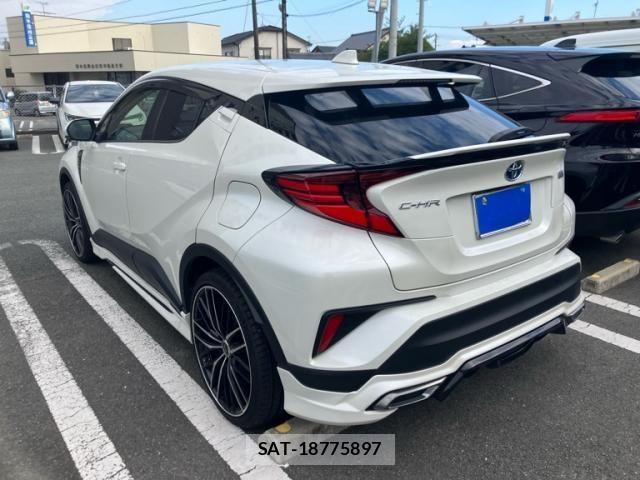 Toyota C-HR 2021-07 6903182-7