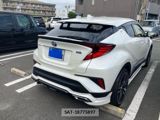Toyota C-HR 2021-07 6903182-8