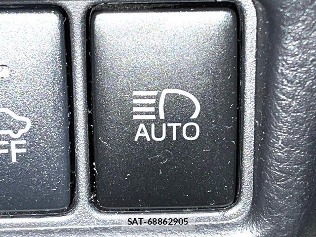 Toyota C-HR 2018-07 6903203-4