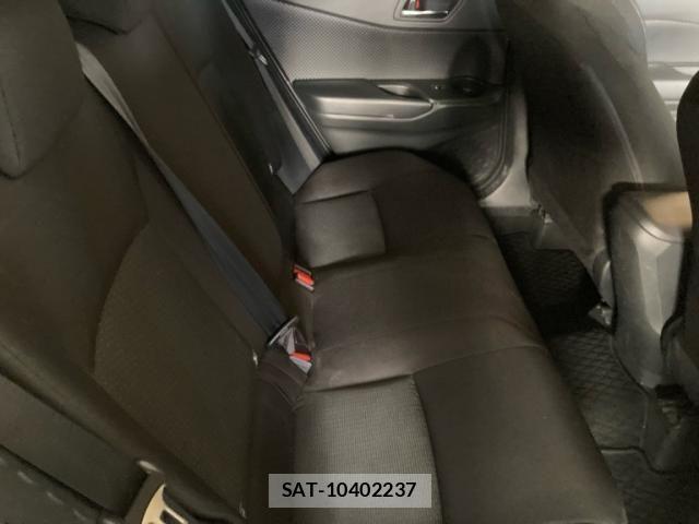 Toyota C-HR 2019-03 6903187-15