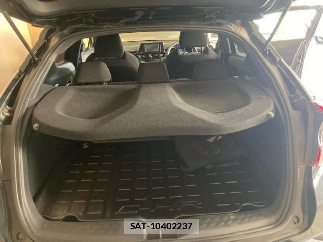 Toyota C-HR 2019-03 6903187-16