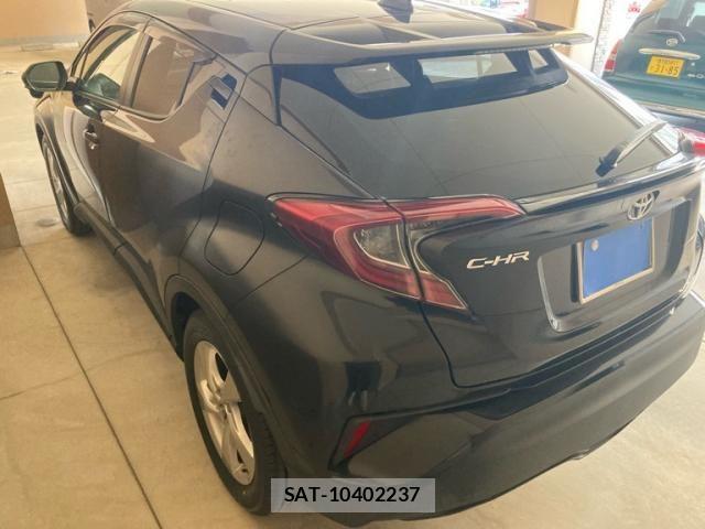 Toyota C-HR 2019-03 6903187-4