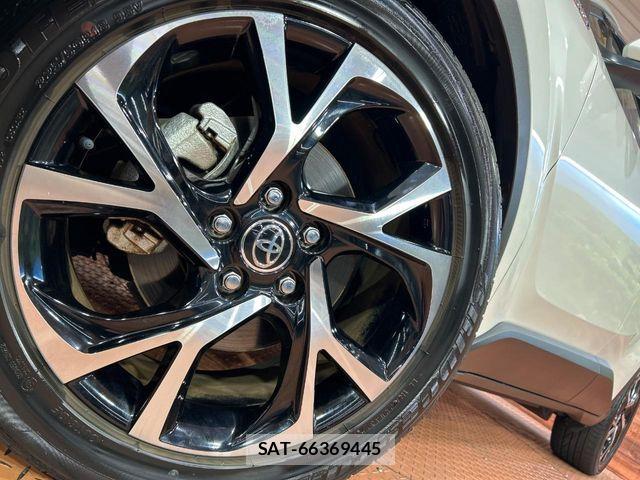 Toyota C-HR 2017-11 6903190-12