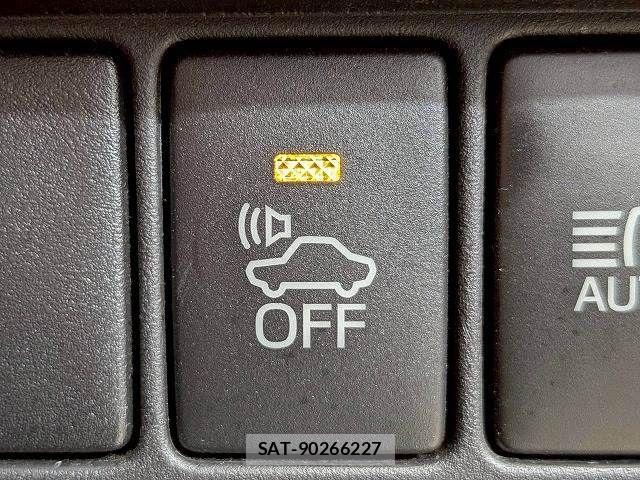 Toyota C-HR 2017-04 6992099-9