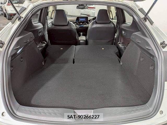 Toyota C-HR 2017-04 6992099-12