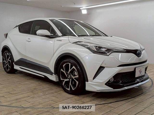 Toyota C-HR 2017-04 6992099-13