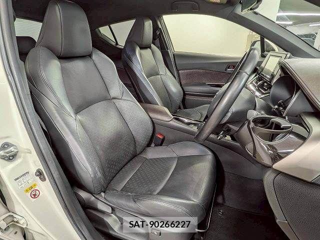 Toyota C-HR 2017-04 6992099-4