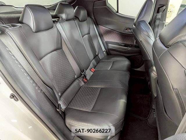 Toyota C-HR 2017-04 6992099-5