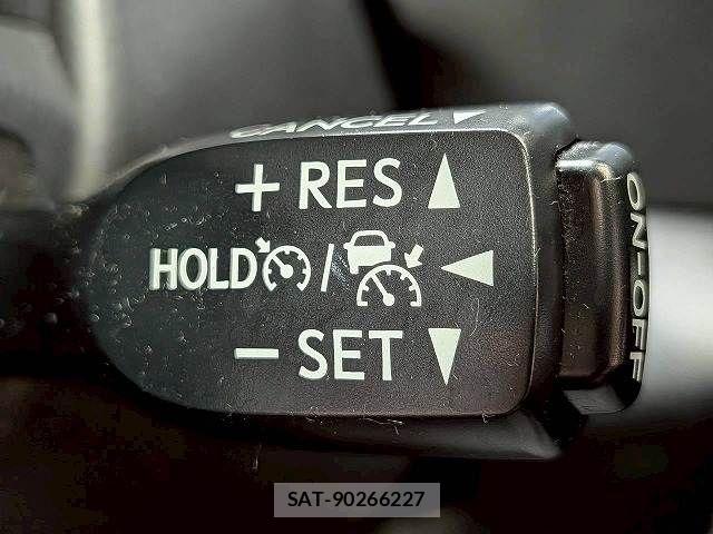 Toyota C-HR 2017-04 6992099-8