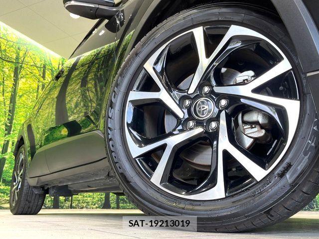 Toyota C-HR 2018-11 6992042-13