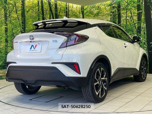 Toyota C-HR 2017-08 6992039-16