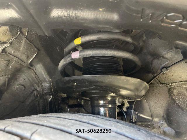 Toyota C-HR 2017-08 6992039-19
