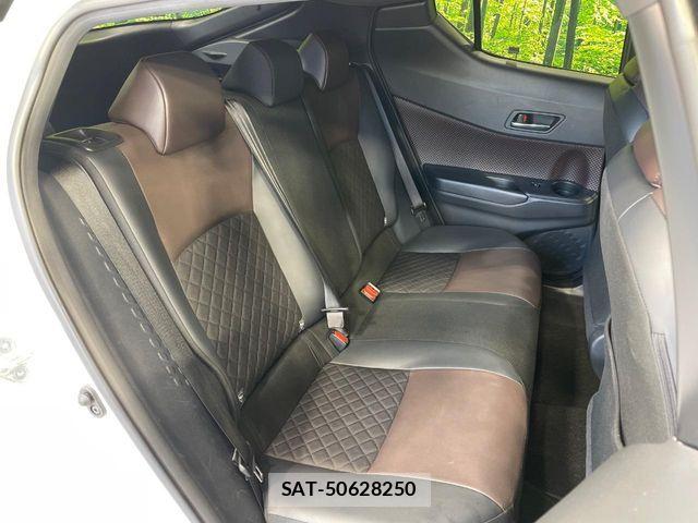 Toyota C-HR 2017-08 6992039-8