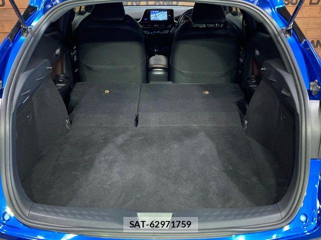 Toyota C-HR 2017-06 6992120-9