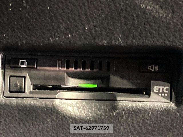 Toyota C-HR 2017-06 6992120-5