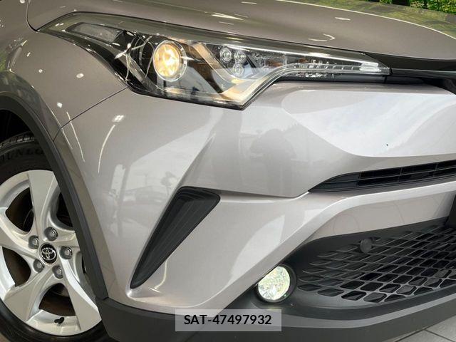Toyota C-HR 2017-01 6992130-11