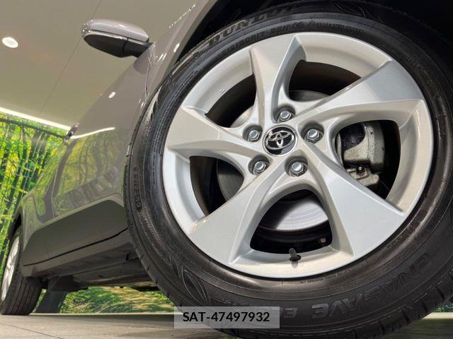 Toyota C-HR 2017-01 6992130-12