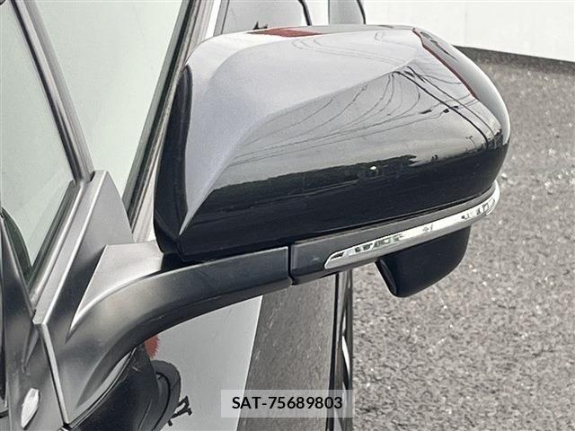 Toyota C-HR 2017-05 6992124-16