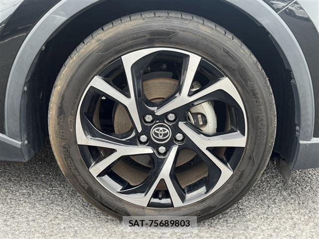Toyota C-HR 2017-05 6992124-17