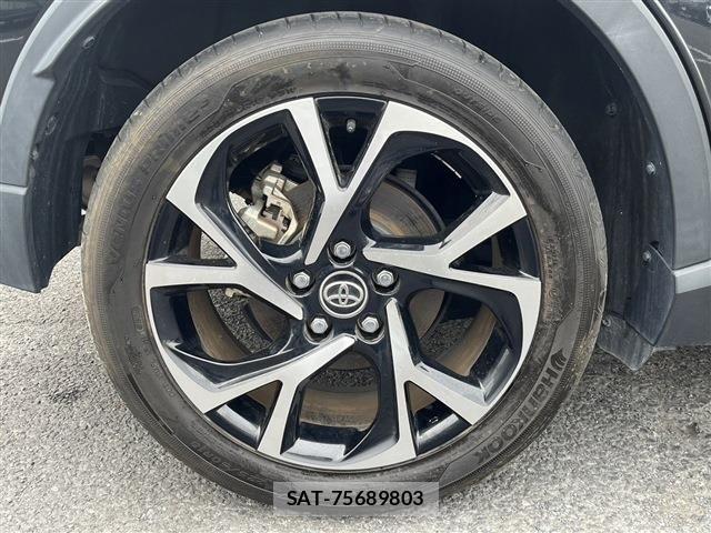 Toyota C-HR 2017-05 6992124-18