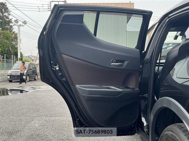 Toyota C-HR 2017-05 6992124-29