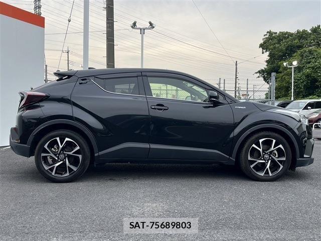 Toyota C-HR 2017-05 6992124-4