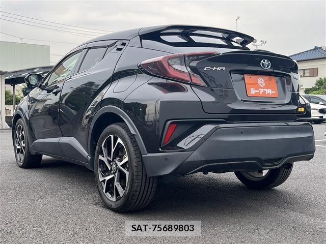 Toyota C-HR 2017-05 6992124-5