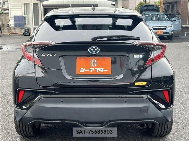 Toyota C-HR 2017-05 6992124-6