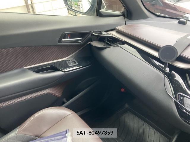 Toyota C-HR 2017-04 7057897-7