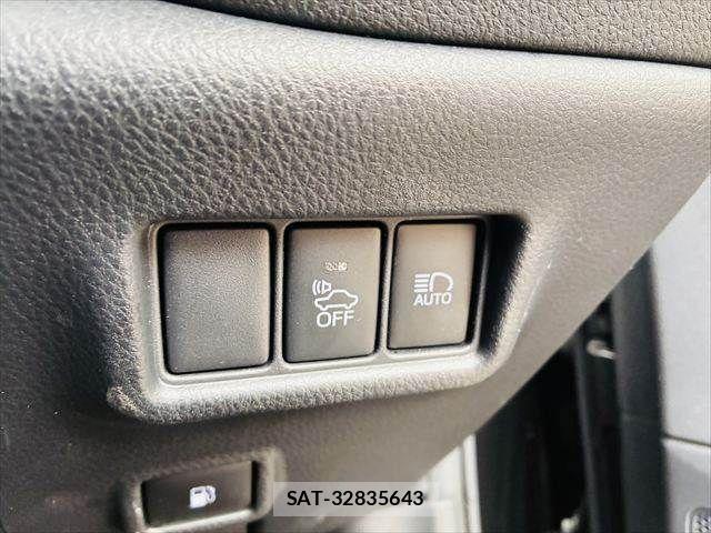 Toyota C-HR 2017-06 7057894-6