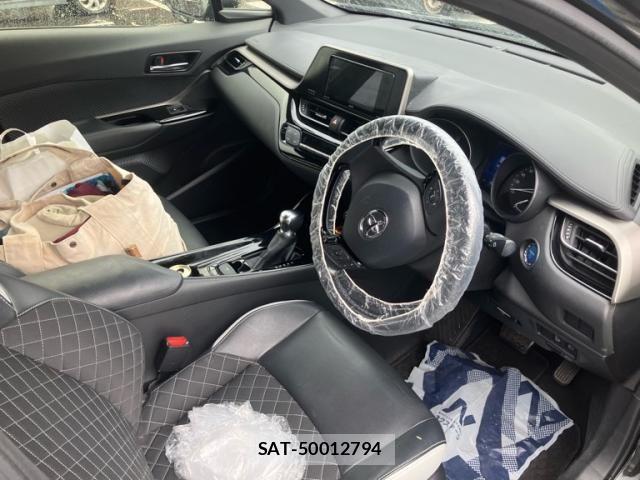 Toyota C-HR 2019-10 7216052-11