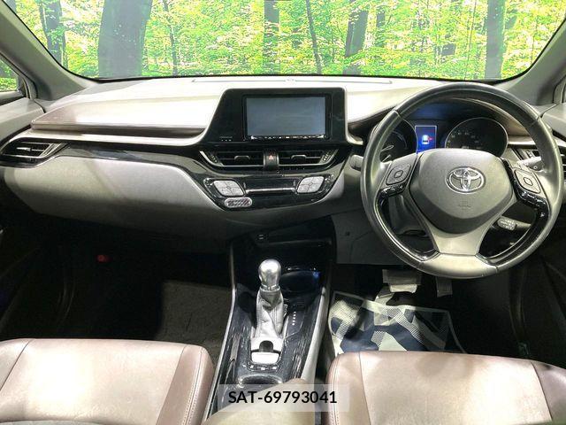 Toyota C-HR 2017-03 7216004-1