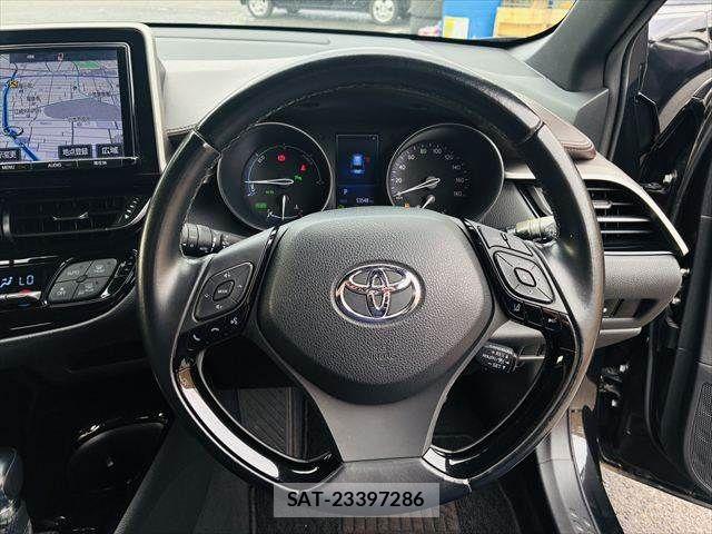 Toyota C-HR 2017-05 7216013-10