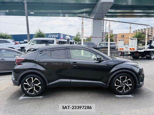 Toyota C-HR 2017-05 7216013-16