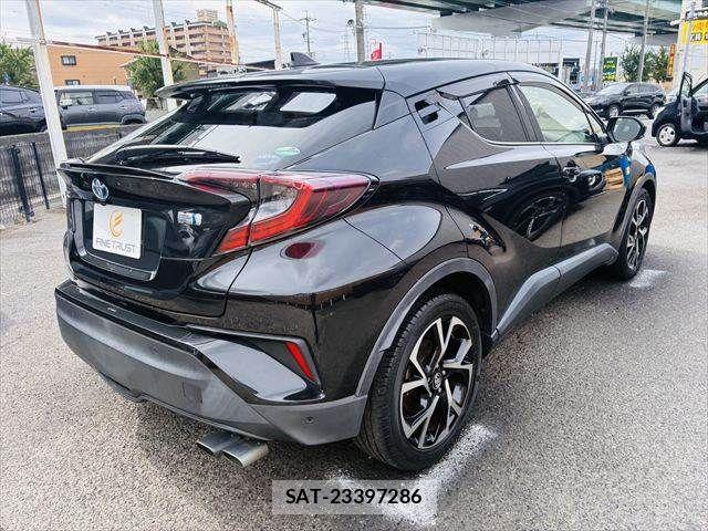 Toyota C-HR 2017-05 7216013-17