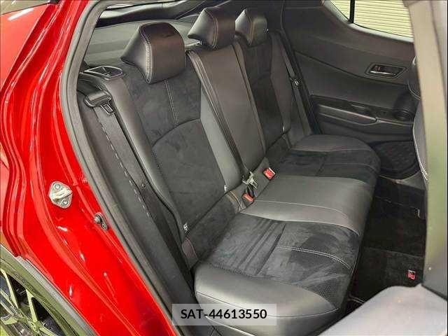 Toyota C-HR 2019-11 7216046-9