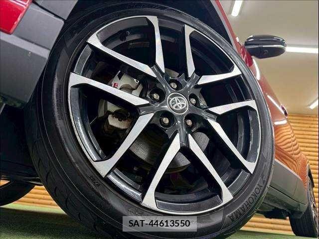 Toyota C-HR 2019-11 7216046-11