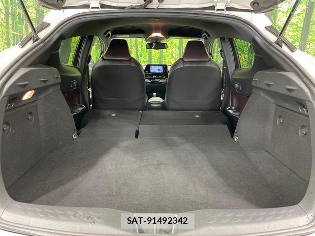 Toyota C-HR 2017-07 7216010-10