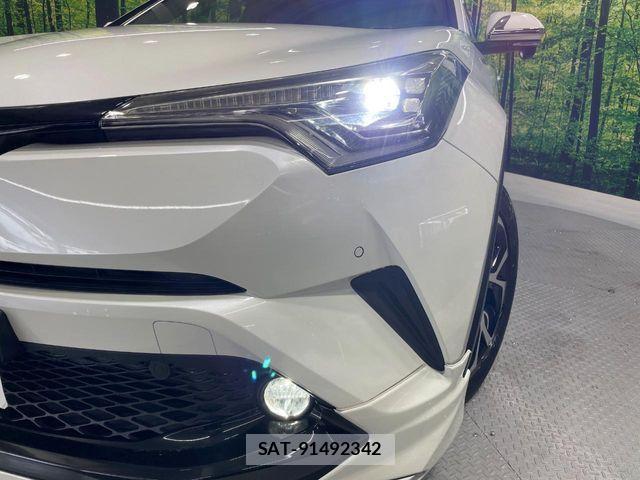 Toyota C-HR 2017-07 7216010-12