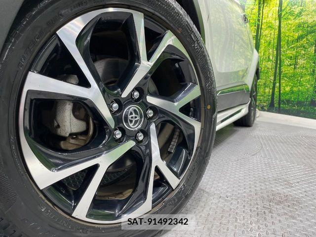 Toyota C-HR 2017-07 7216010-13