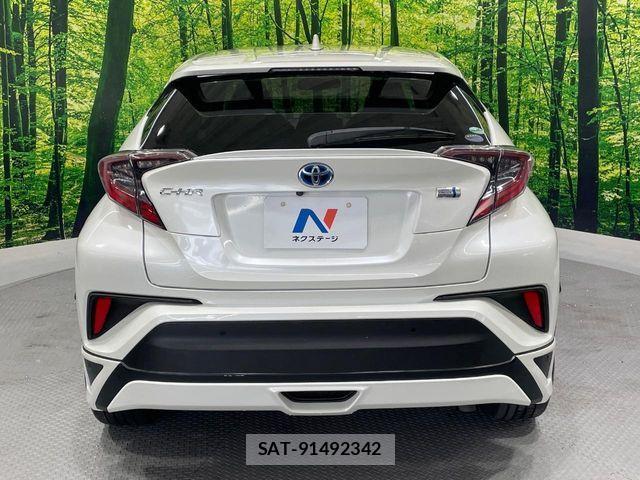Toyota C-HR 2017-07 7216010-15